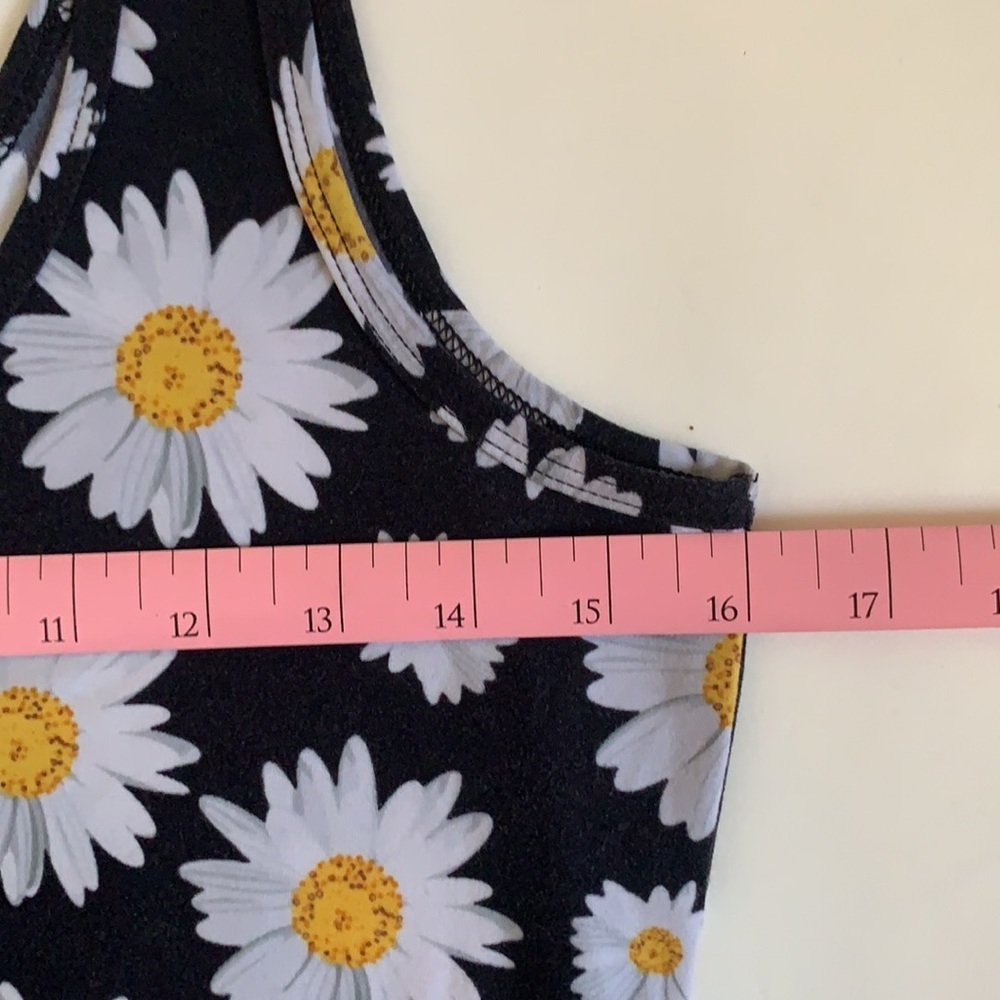 No Boundaries Black Sunflower Pattern Tank Top - Picture 5 of 9